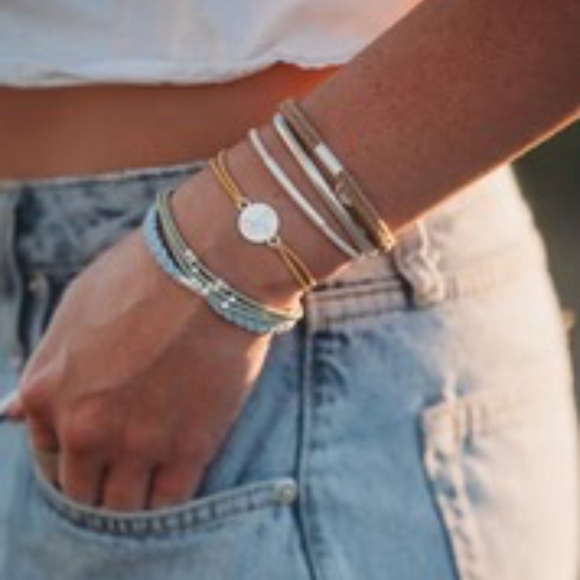 K’lani Embellished Hair Tie and Bracelet Set from Maui Elastic Stretchy - Picture 3 of 10